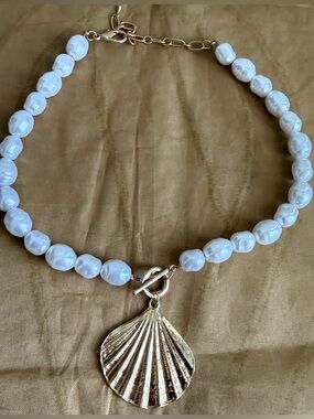 Gold Shell Pendant Pearl Bead Choker - White